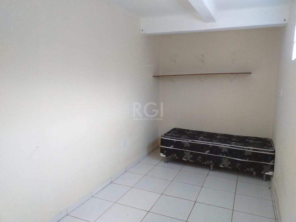 Casa à venda com 6 quartos, 200m² - Foto 31