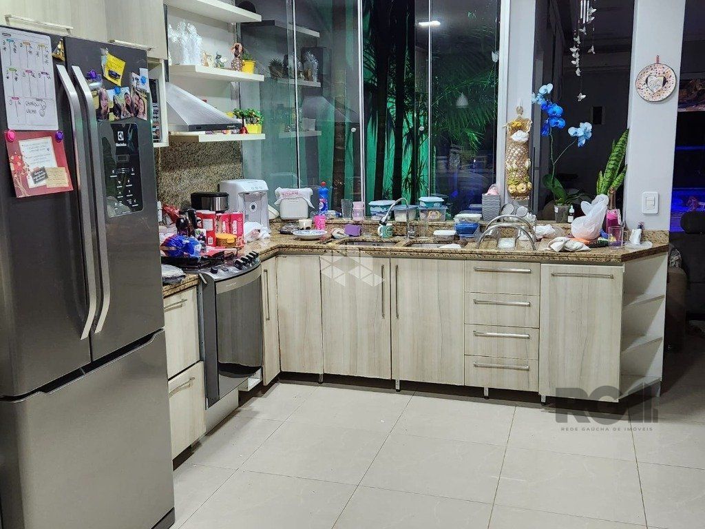 Casa à venda com 3 quartos, 202m² - Foto 3