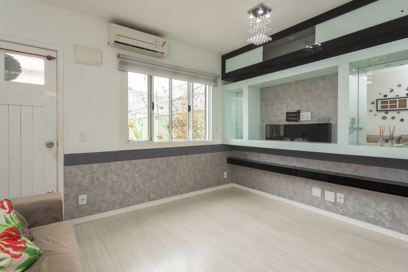 Casa em Condomínio de 3 dormitórios  à venda em Sarandi, Porto Alegre.