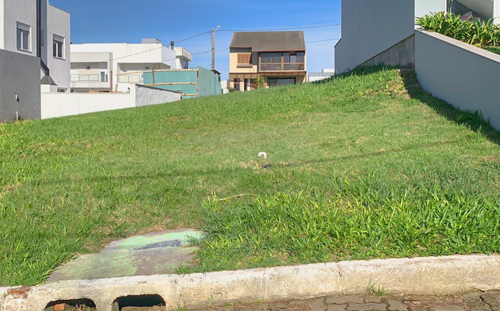TERRENO NO CONDOMÍNIO RESIDENCIAL CERRO MIRADOR