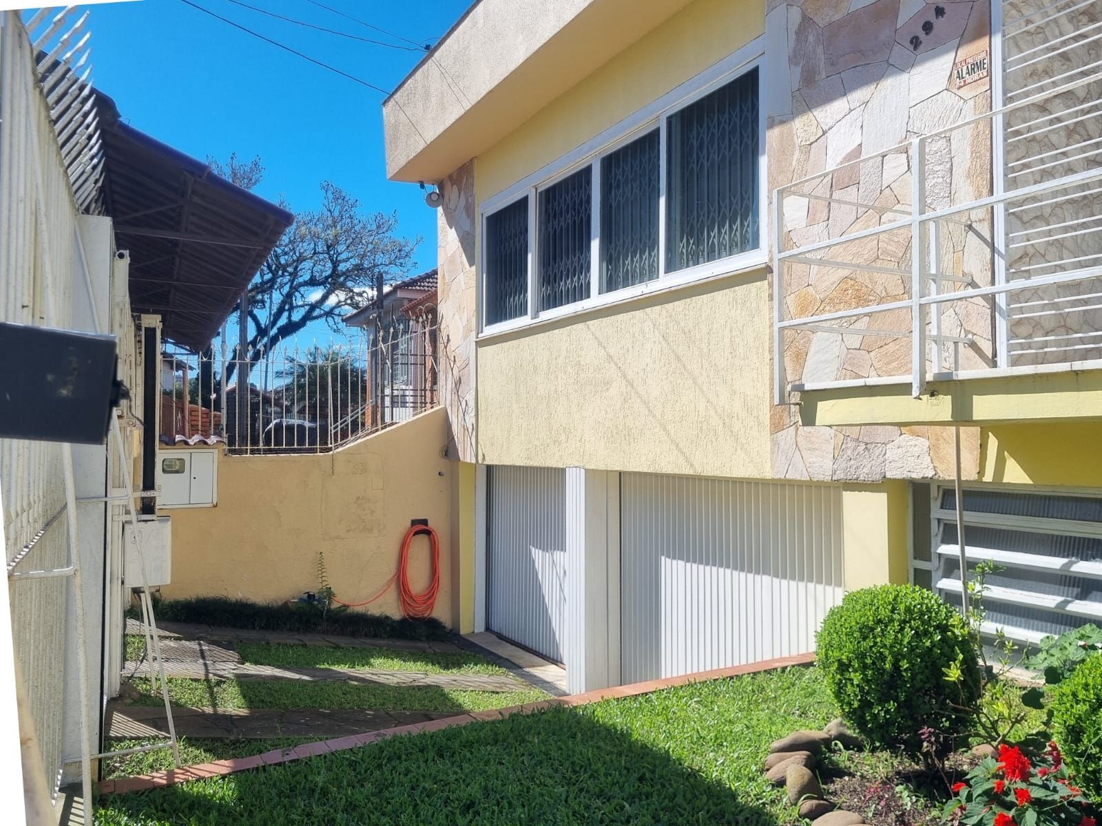 Casa à venda com 3 quartos, 281m² - Foto 2