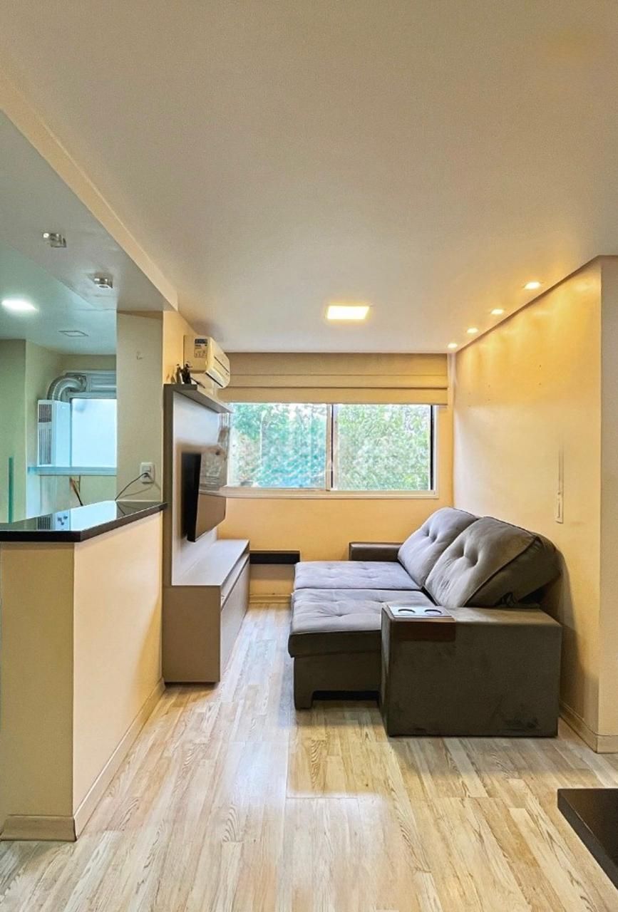 Apartamento, 2 dormitórios no bairro Cavalhada em Porto Alegre para Comprar