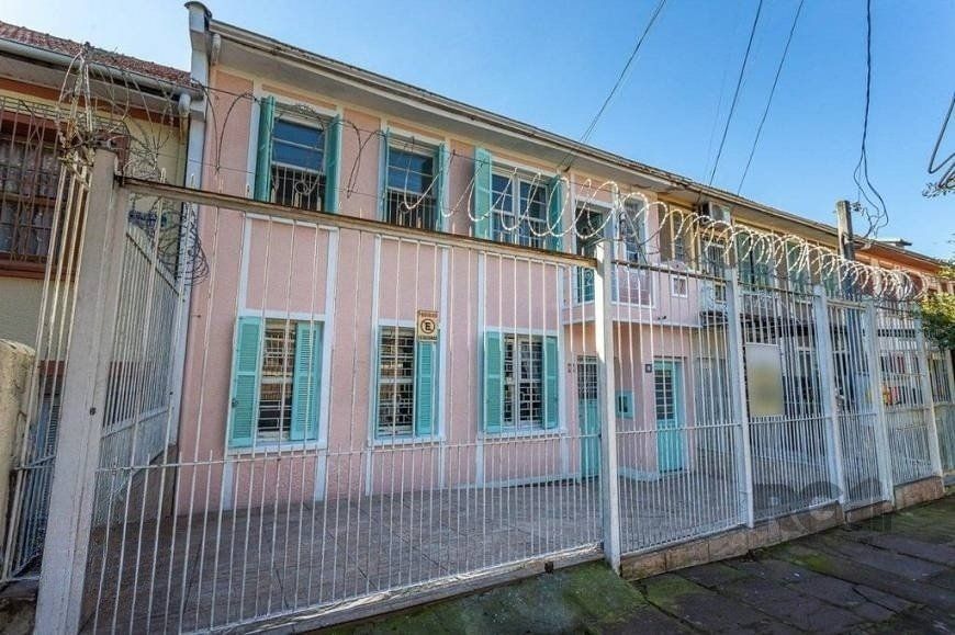 Casa à venda com 165m², 4 quartos, 2 vagas no bairro Medianeira em Porto Alegre