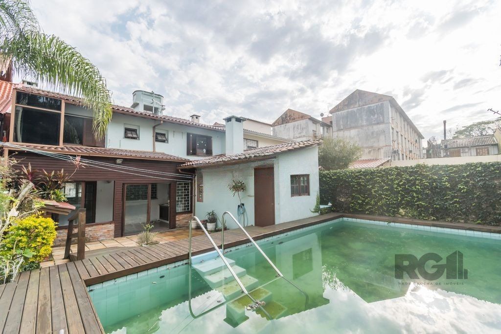 Casa à venda com 4 quartos, 242m² - Foto 2