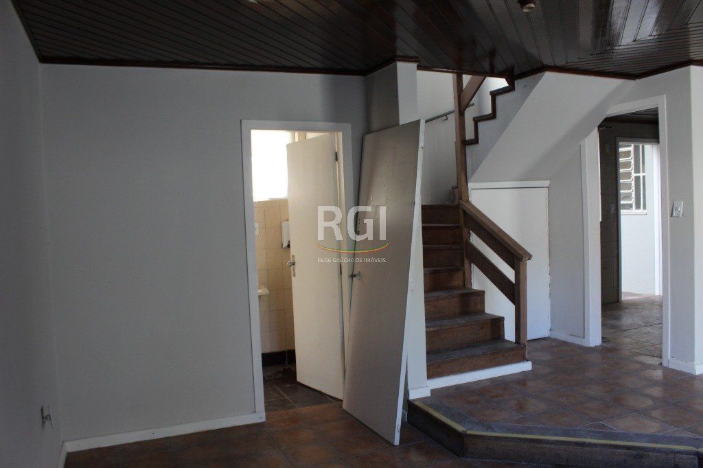 Casa à venda com 6 quartos, 224m² - Foto 13