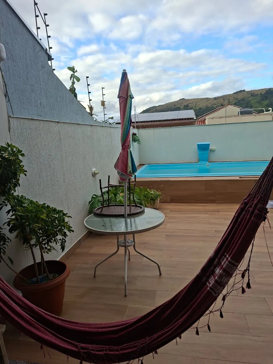 Casa com 195m², 3 dormitórios no bairro Hípica em Porto Alegre para Comprar