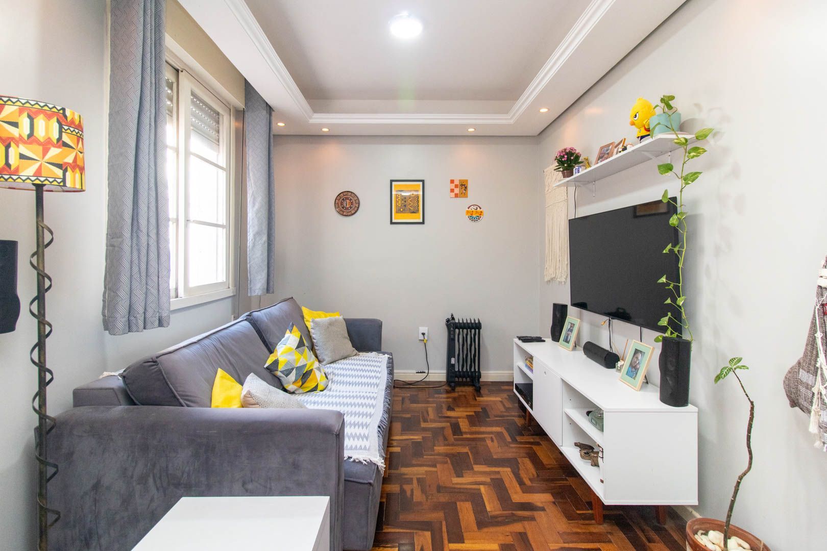 Apartamento com 3 quartos e 77m² à venda em Teresópolis, Porto Alegre.