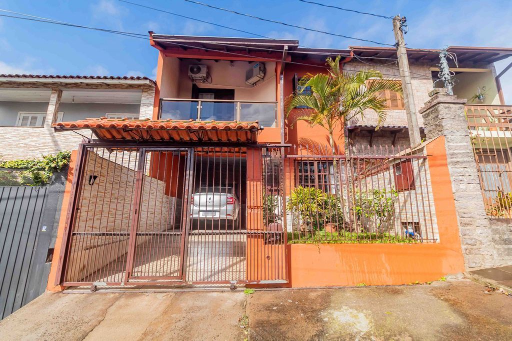 Casa à venda com 125m², 3 quartos, 2 vagas no bairro Rubem Berta em Porto Alegre