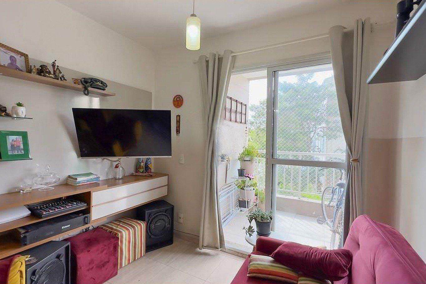 Apartamento de 3 dormitórios à venda no Bairro Teresópolis, Porto Alegre.