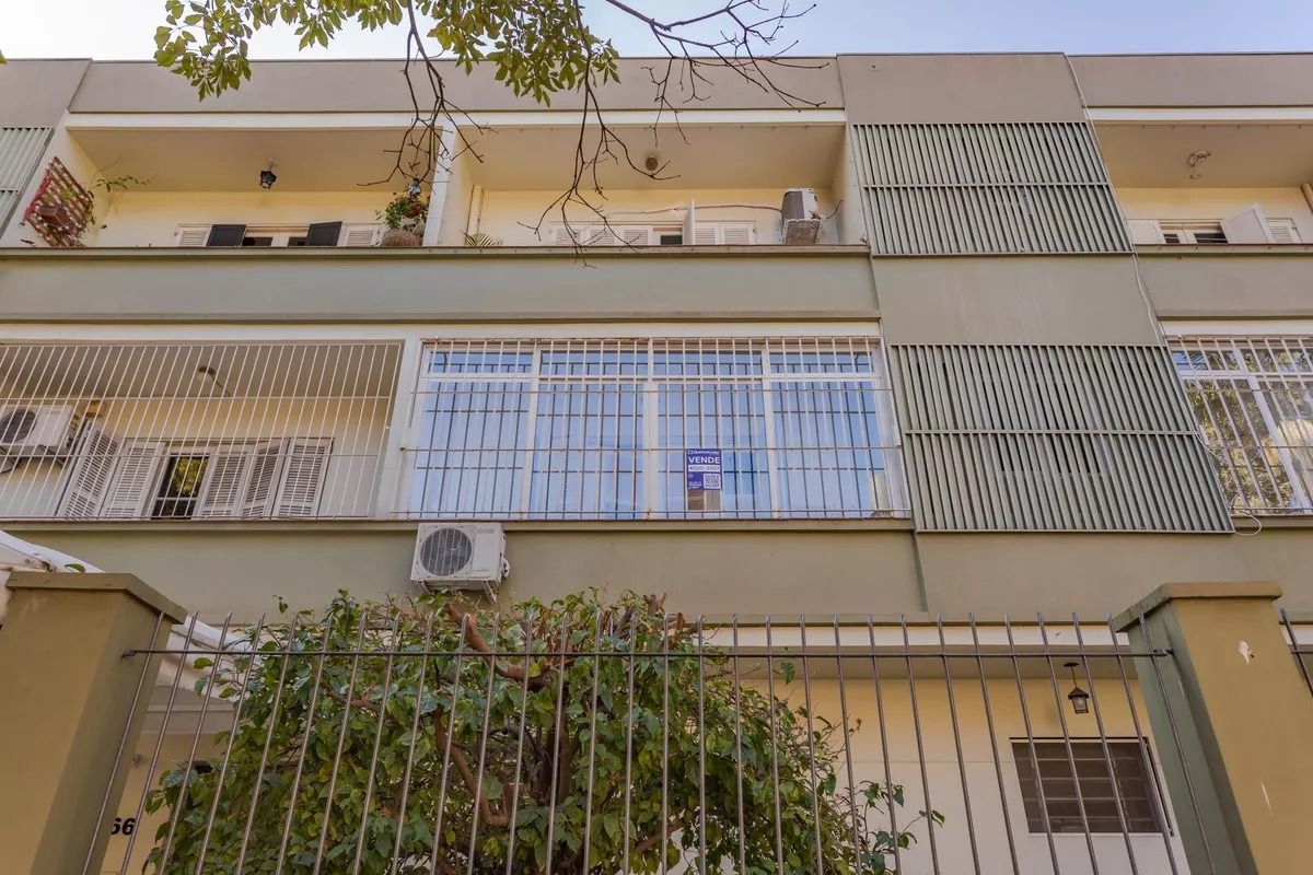 Apartamento, 2 dormitórios no bairro Moinhos de Vento em Porto Alegre para Comprar