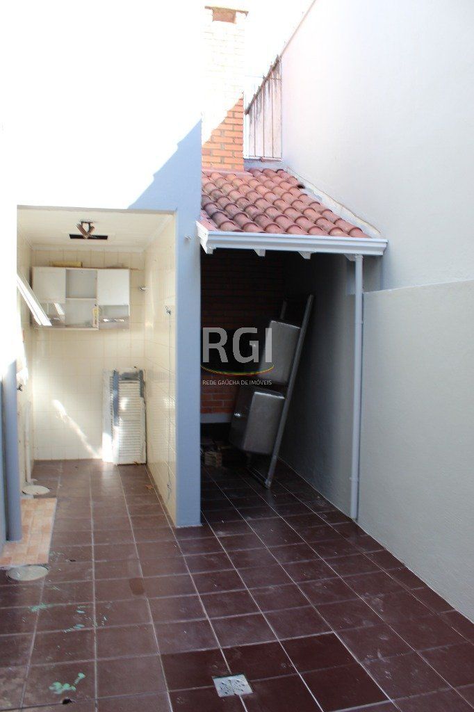 Casa à venda com 6 quartos, 224m² - Foto 16