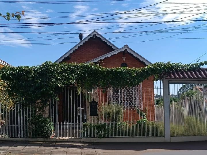 Casa para Venda - 142.8m², 4 dormitórios, 5 vagas - Teresópolis — foto 2