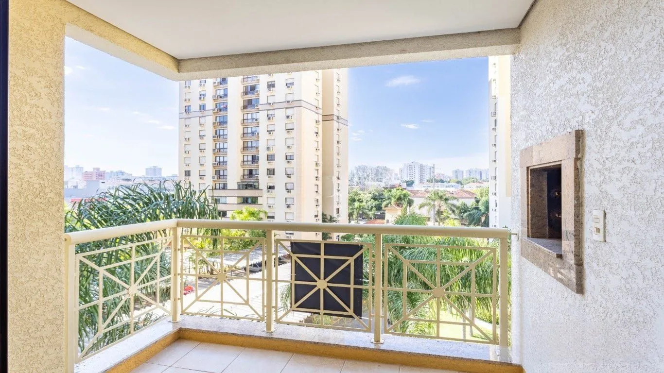 Apartamento com 71m², 2 dormitórios no bairro Passo da Areia em Porto Alegre para Comprar