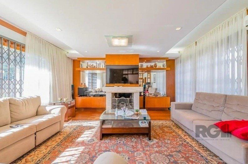 Casa, 3 quartos, 221 m² - Foto 1