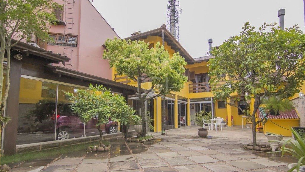 Casa à venda com 3 quartos, 252m² - Foto 2