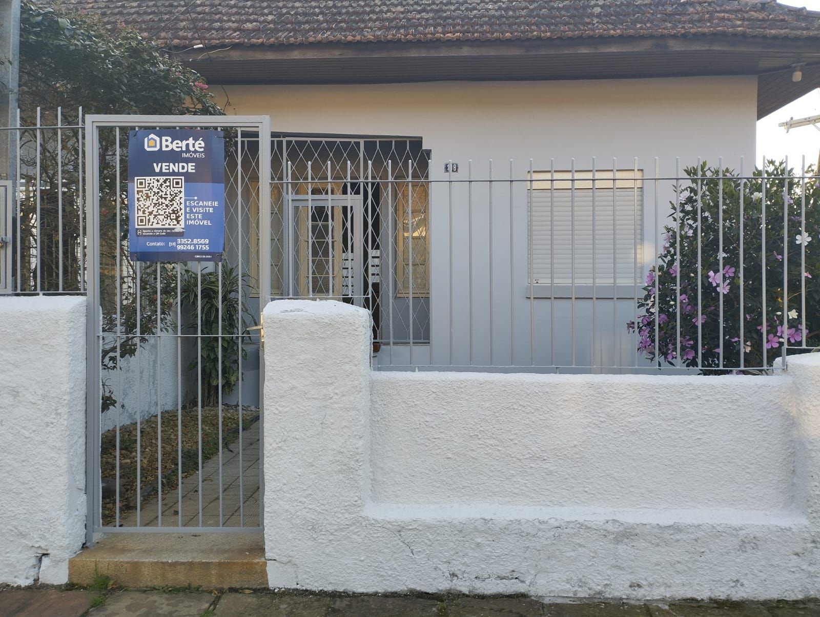 Casa à venda com 2 quartos, 182m² - Foto 1