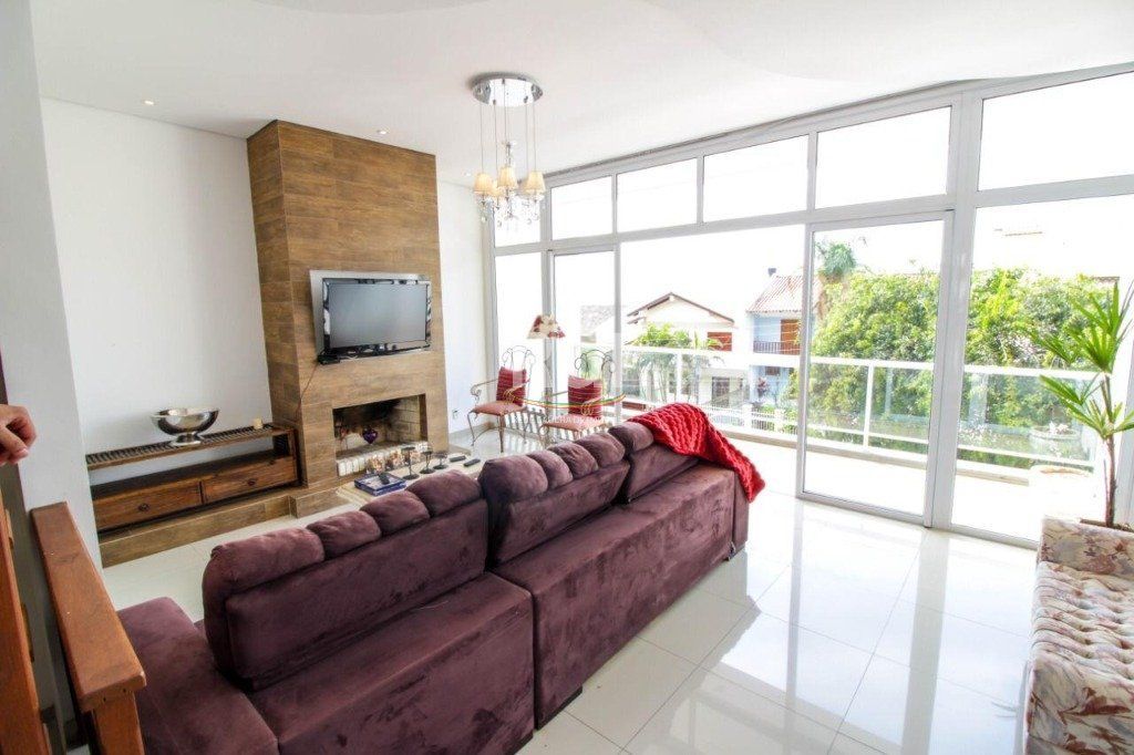 Casa para Venda - 300m², 3 dormitórios, sendo 1 suites, 4 vagas - Teresópolis