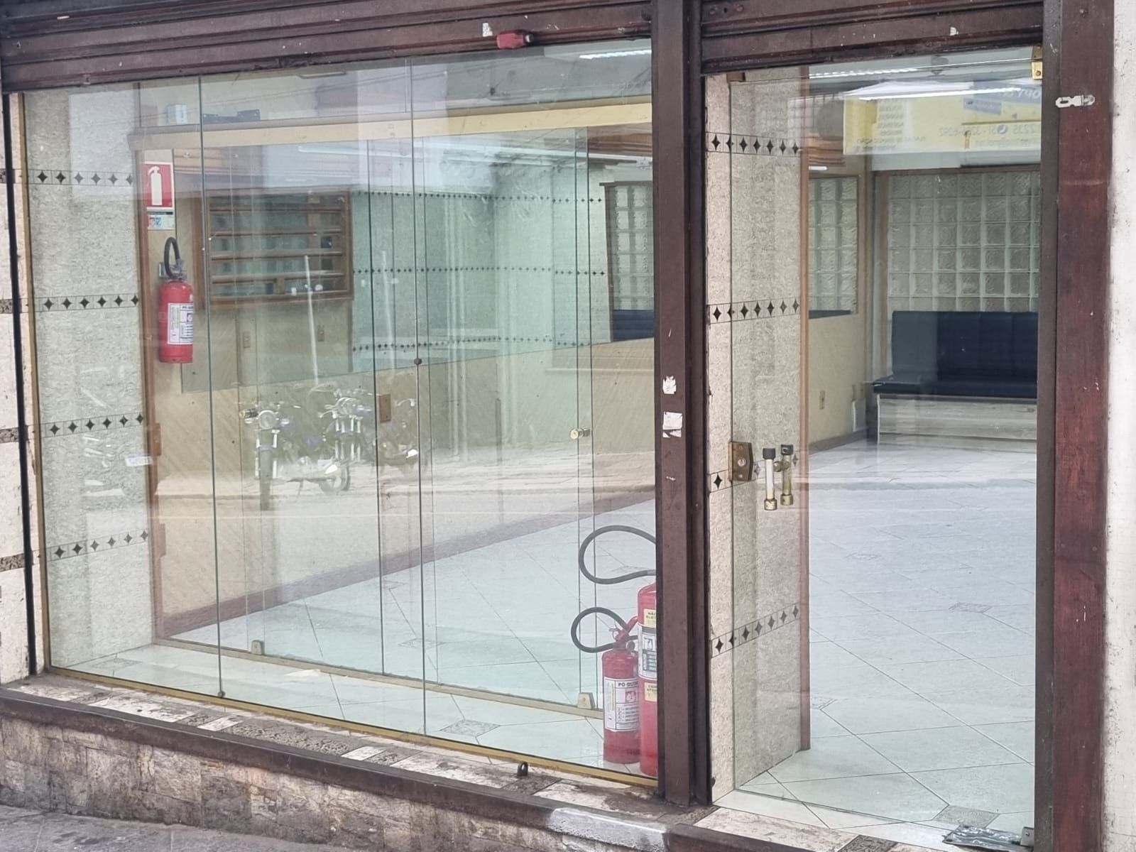 Loja Térrea de Frente à Venda no Centro Histórico de Porto Alegre