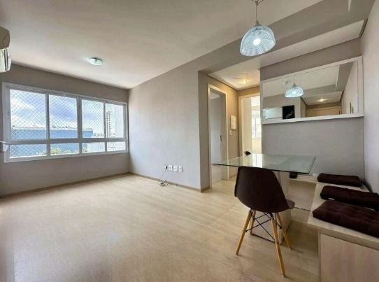 Apartamento de 02 dormitórios com suite no bairro Menino Deus
