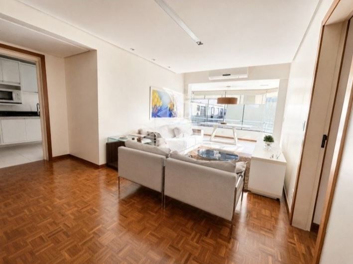 Apartamento amplo de 02 quartos com suite, 1 vaga no Menino Deus - Porto Alegre /RS