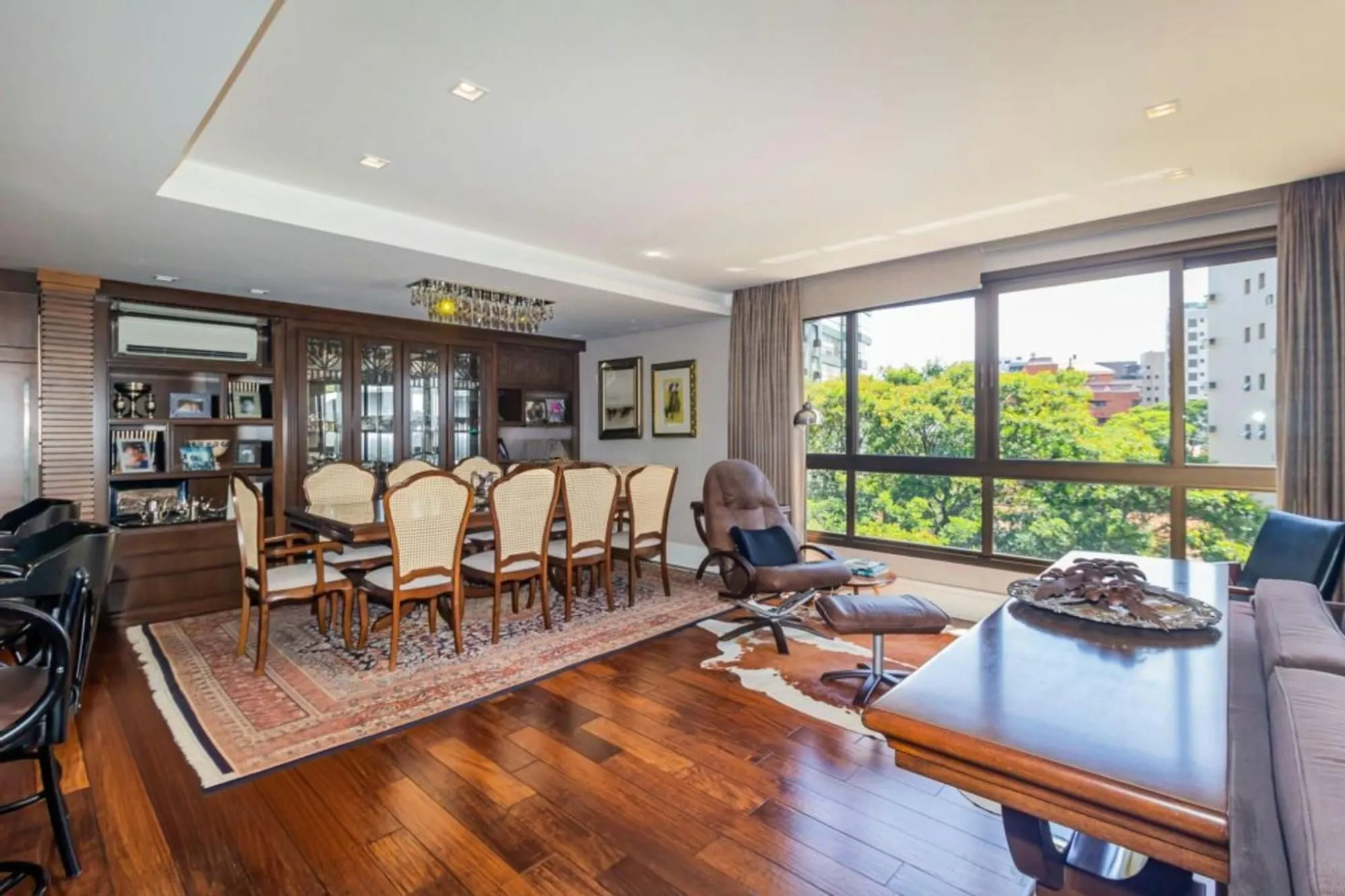 Apartamento de 3 dormitórios à venda em Bela Vista, Porto Alegre.