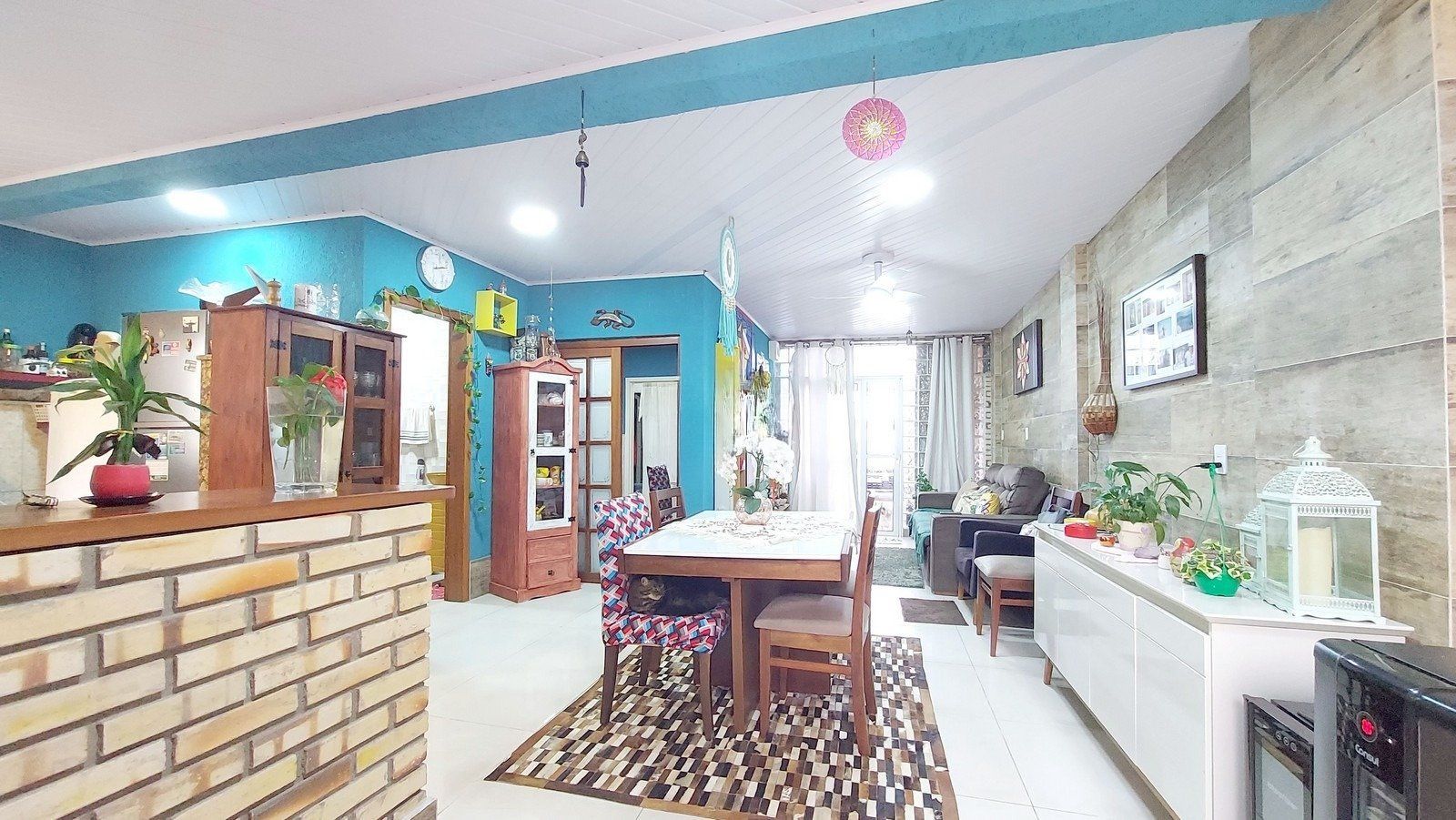 Casa à venda com 183m², 3 quartos, 1 suíte, 2 vagas no bairro Sarandi em Porto Alegre