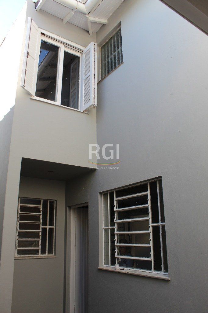 Casa à venda com 6 quartos, 224m² - Foto 17