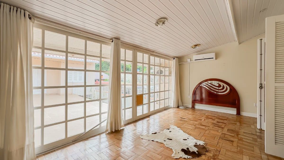 Sobrado de 3 dormitórios e 91m² à venda em Parque Santa Fé, Porto Alegre.