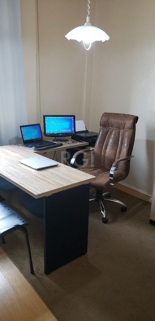 Casa à venda com 8 quartos, 200m² - Foto 17