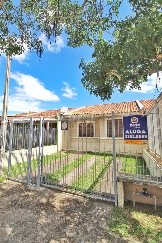 Casa 2 dormitórios no bairro Hípica