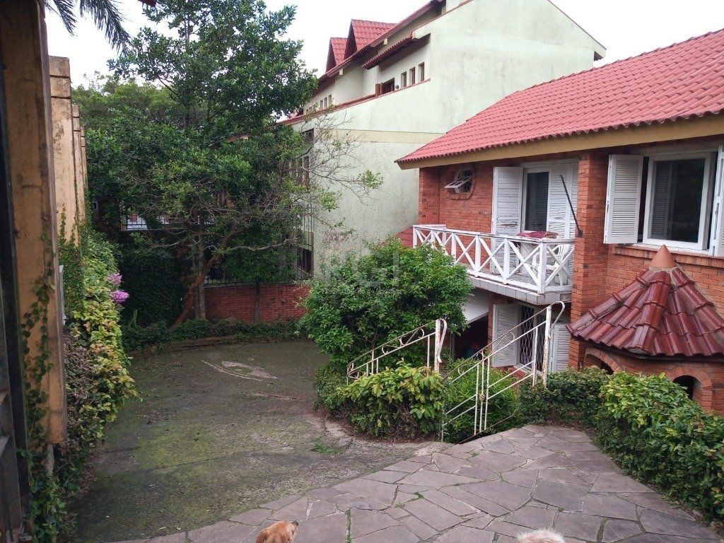 Casa à venda com 3 quartos, 256m² - Foto 1