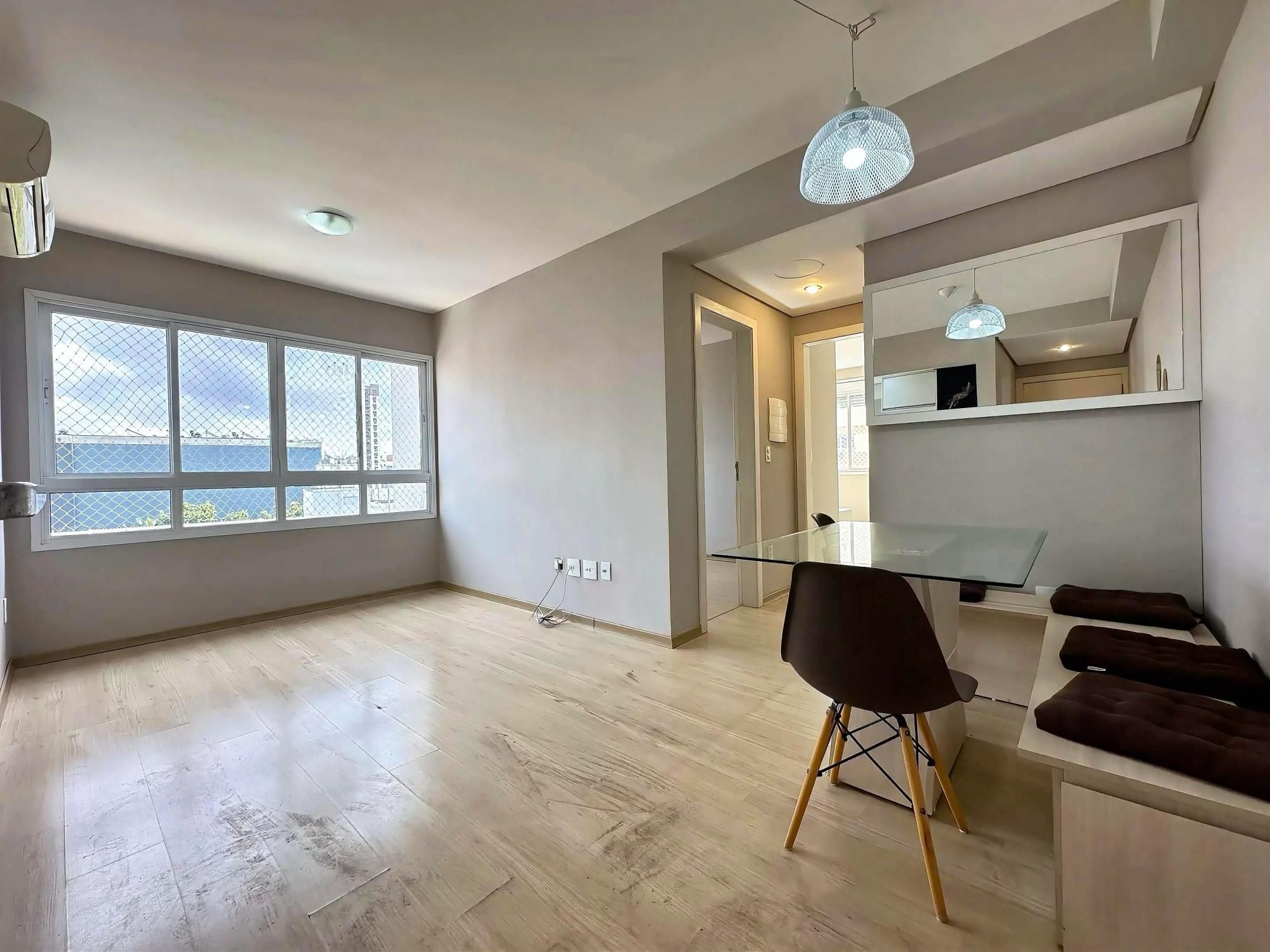 Apartamento, 2 dormitórios no bairro Menino Deus em Porto Alegre para Comprar