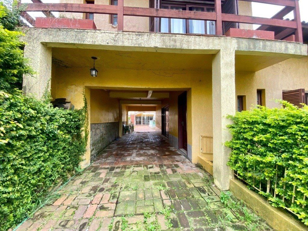 Casa à venda com 3 quartos, 295m² - Foto 1
