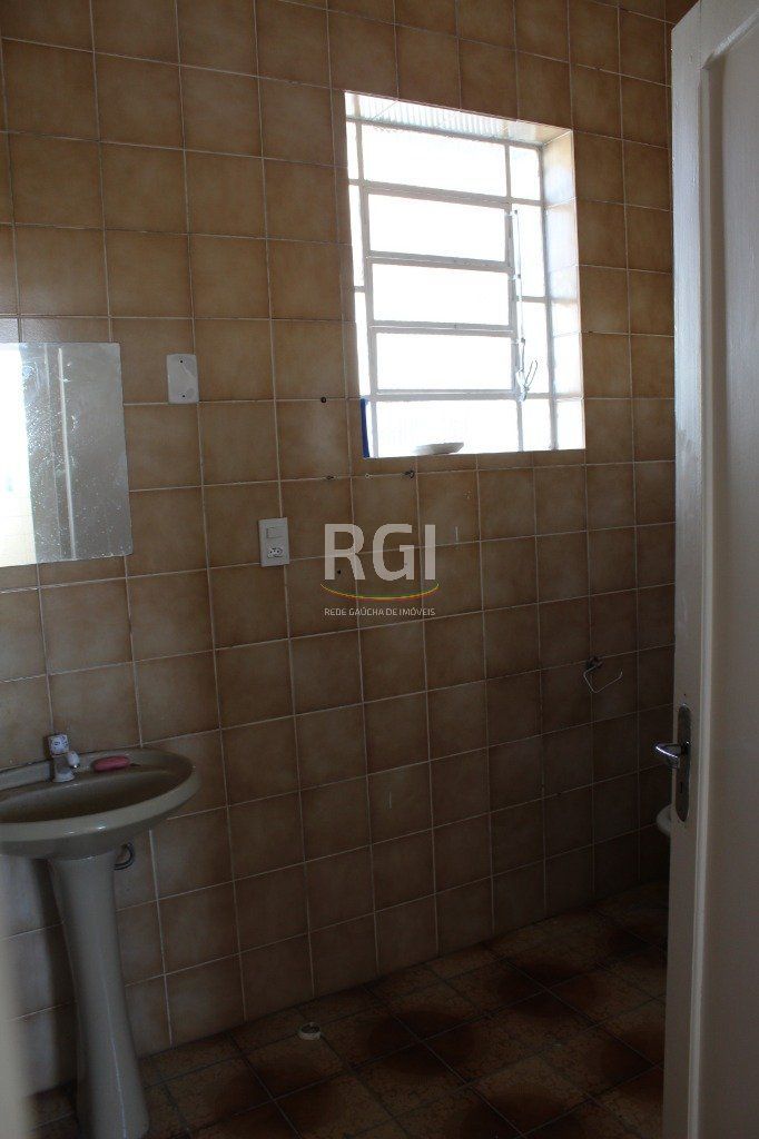 Casa à venda com 6 quartos, 224m² - Foto 9