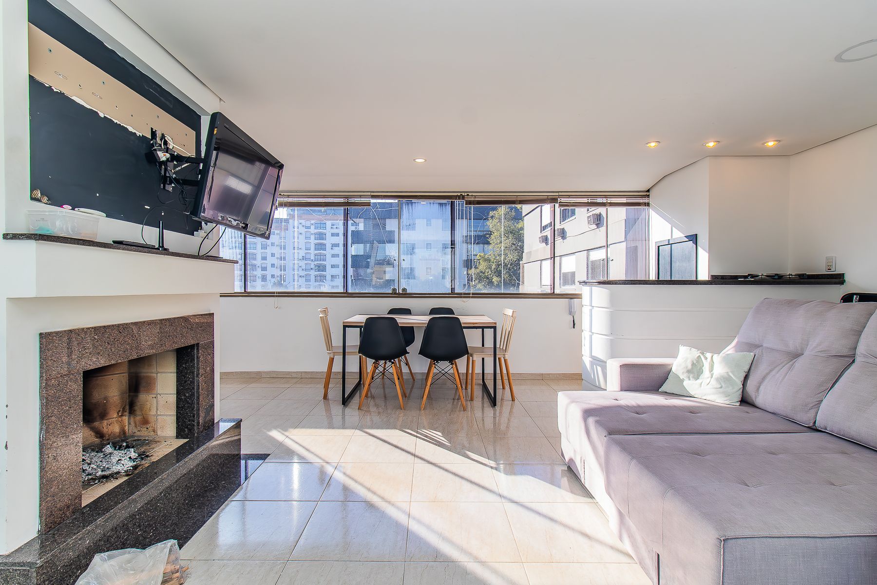 Apartamento à venda com 86m², 2 quartos, 1 suíte, 1 vaga no bairro Mont Serrat em Porto Alegre