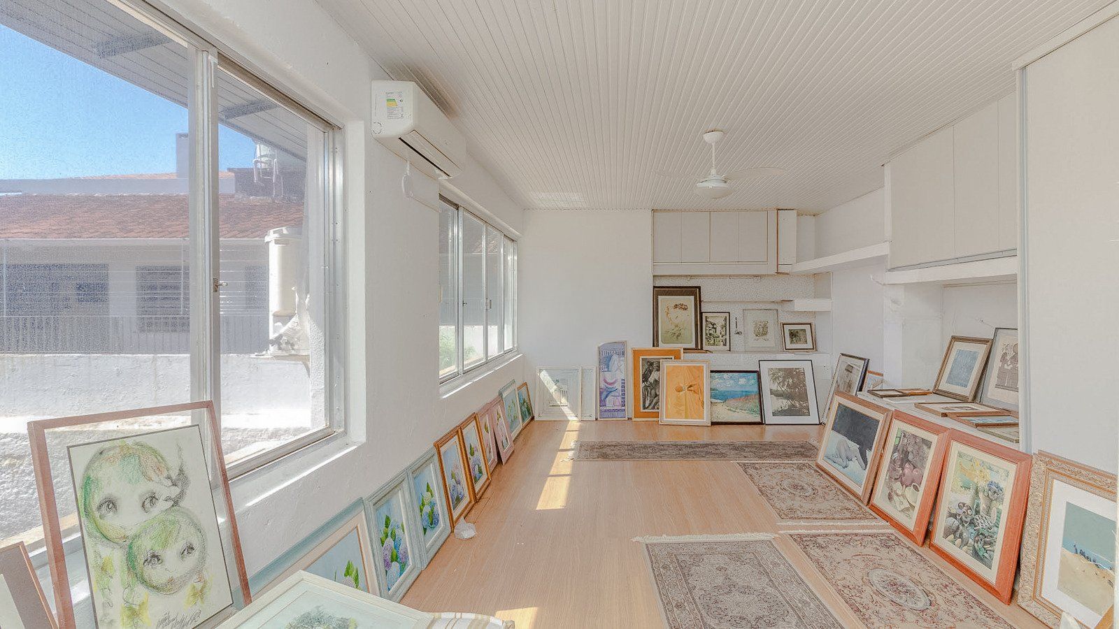 Excelente casa de 308 m² com 4 suítes e 4 vagas de garagem.