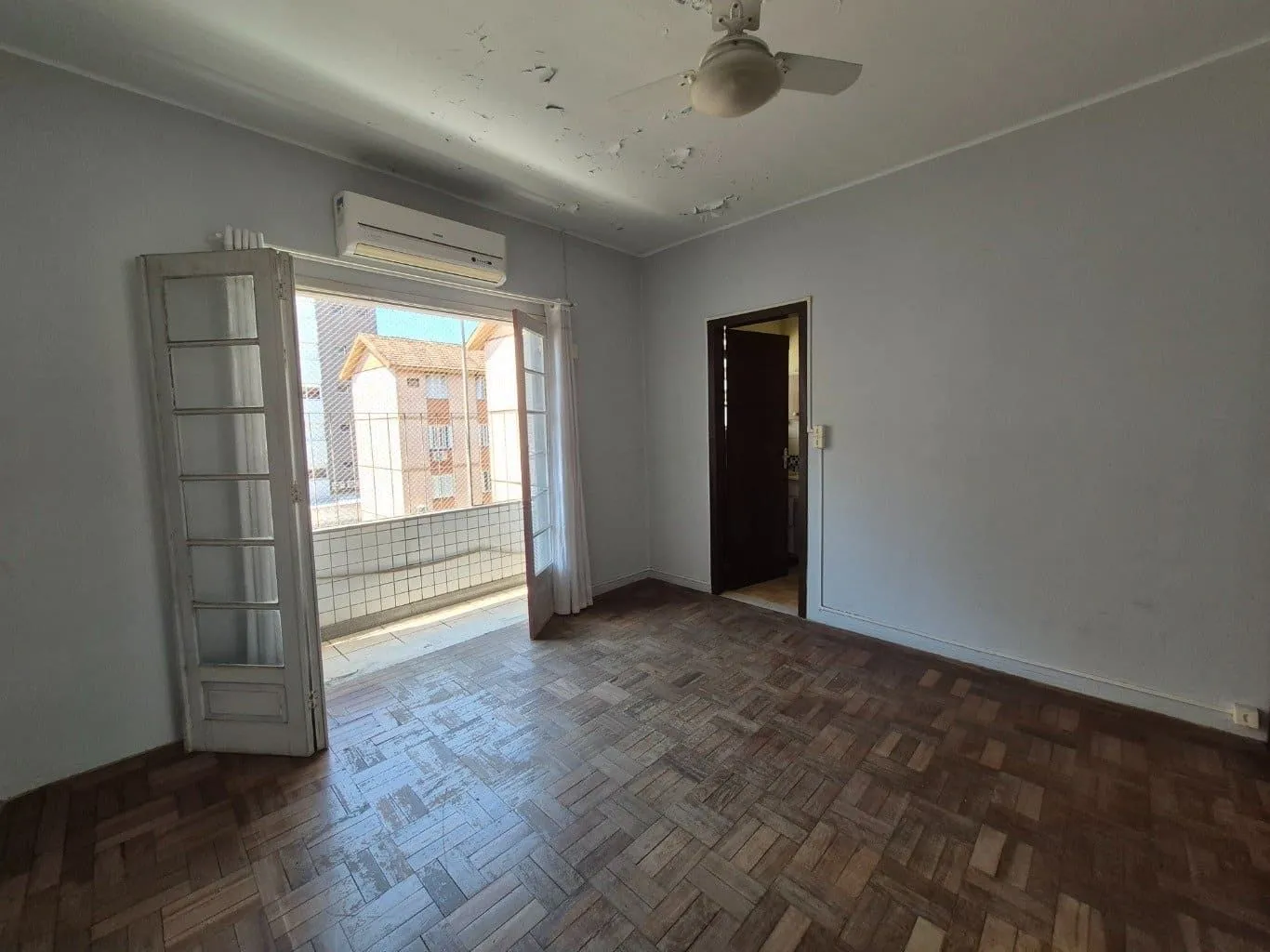 Apartamento, 1 dormitório no bairro Azenha em Porto Alegre para Comprar