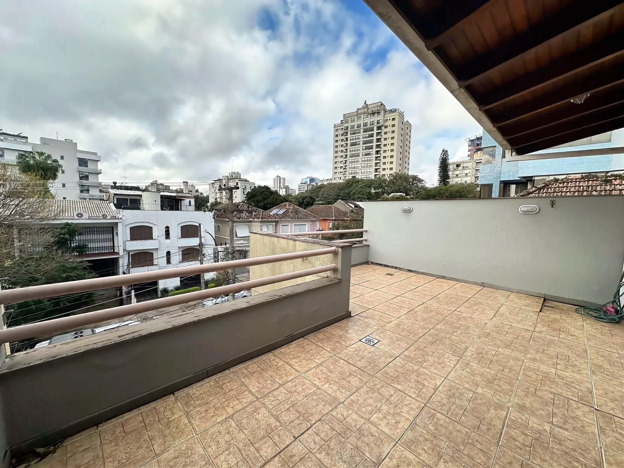 Casa com 4 dormitórios e 309m² à venda em Floresta, Porto Alegre. — foto 4