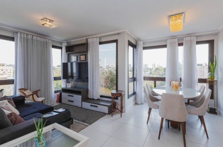 Apartamento à Venda com 2 Dormitórios (1 Suíte) e 2 Vagas Cobertas - Vila Ipiranga, Porto Alegre/RS