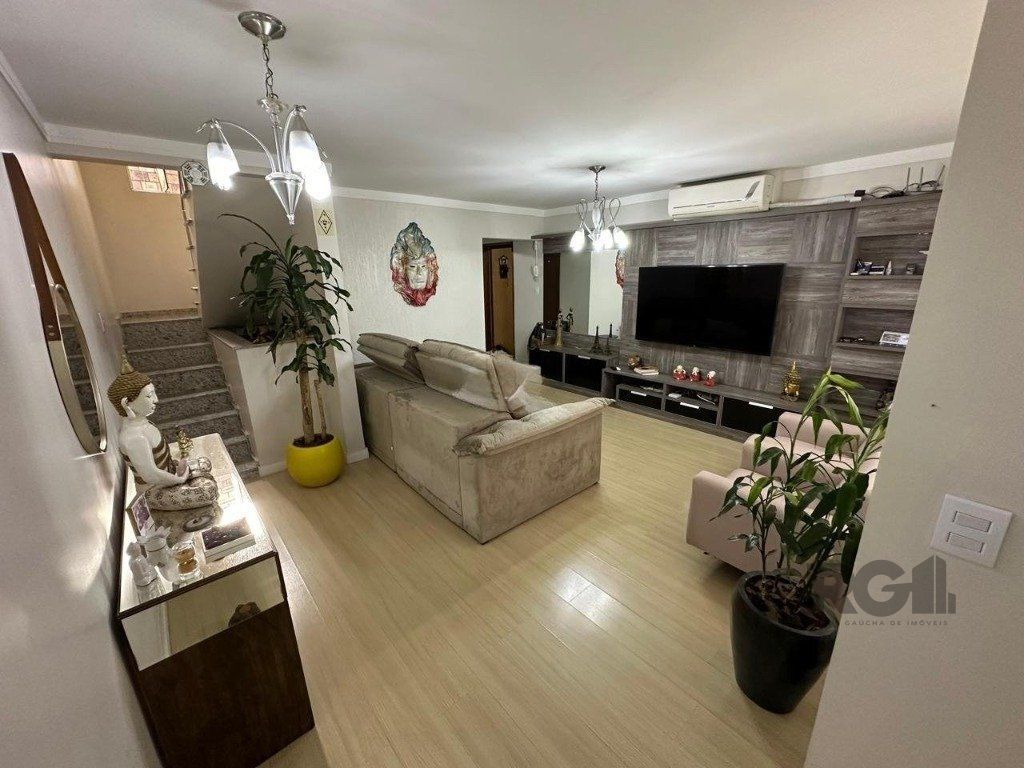 Casa à venda com 4 quartos, 160m² - Foto 1