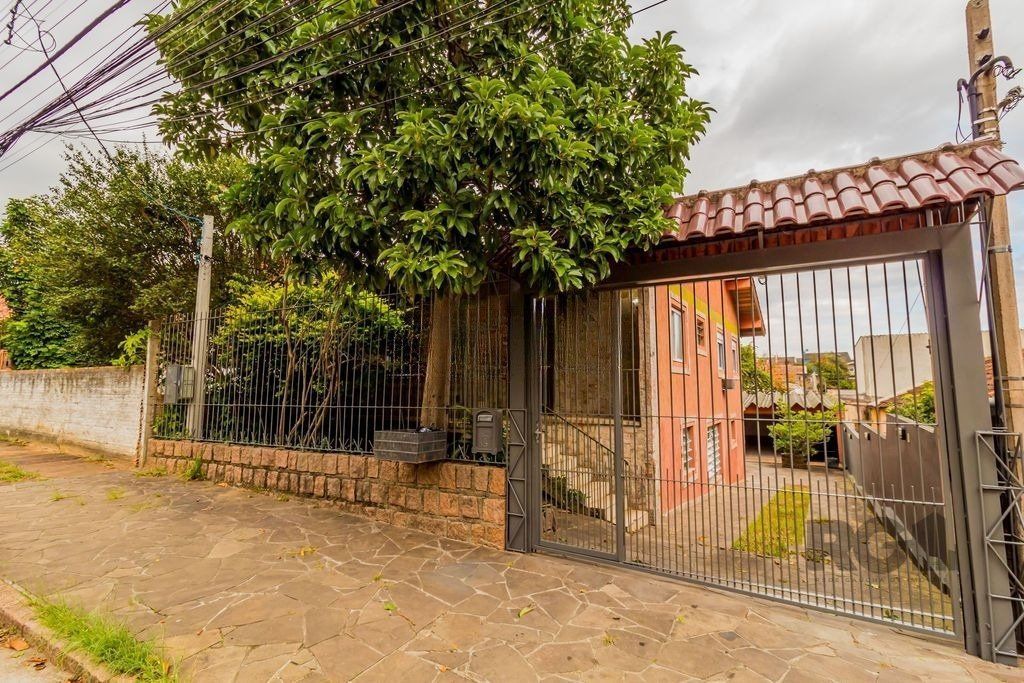 Casa à venda com 4 quartos, 231m² - Foto 2