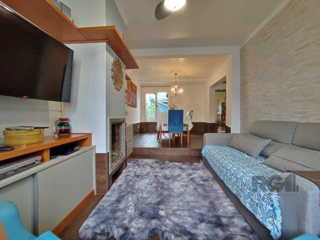 Casa à venda com 4 quartos, 233m² - Foto 1
