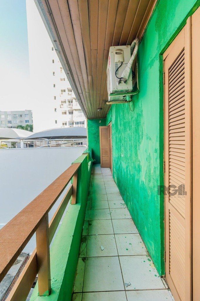 Casa à venda com 5 quartos, 242m² - Foto 11