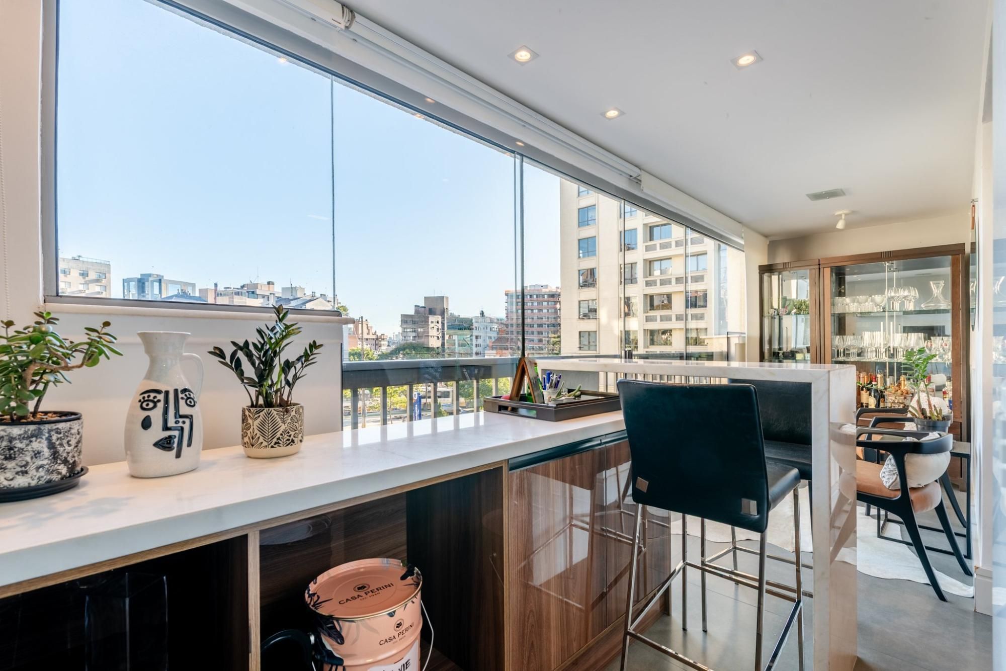 Apartamento de 1 dormitório á venda em Três Figueiras, Porto Alegre.