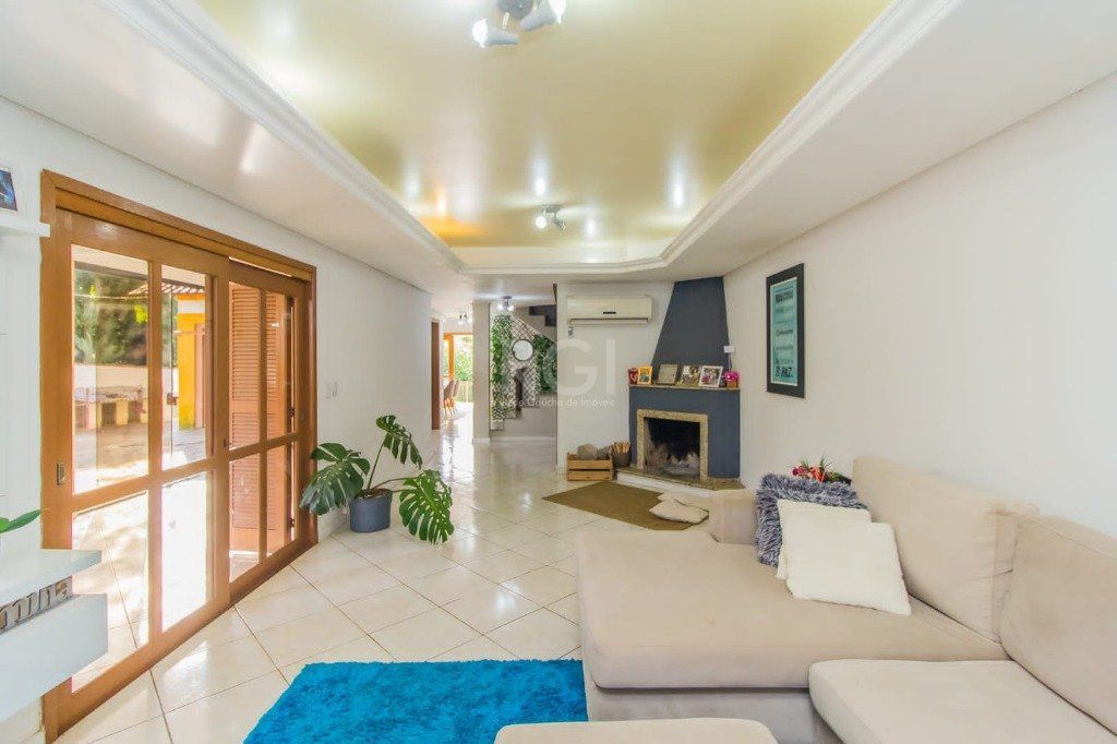 Casa à venda com 4 quartos, 300m² - Foto 2