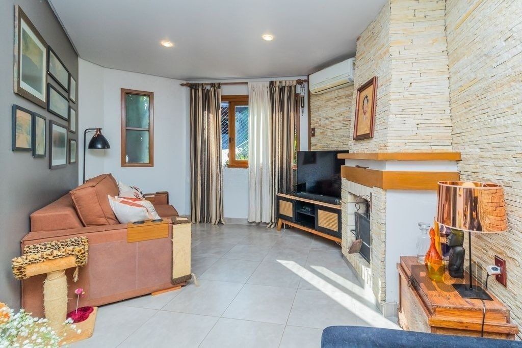Casa de Condomínio à venda com 3 quartos, 200m² - Foto 2