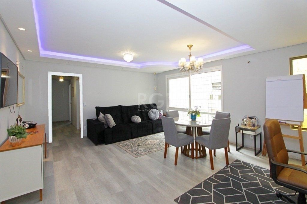 Apartamento 123m² - 3 dormitórios, 1 suíte e 1 vaga de garagem no bairro Petrópolis