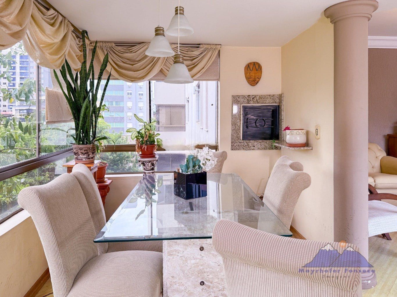 Apartamento de 2 dormitorios à venda em Passo da Areia, Porto Alegre.