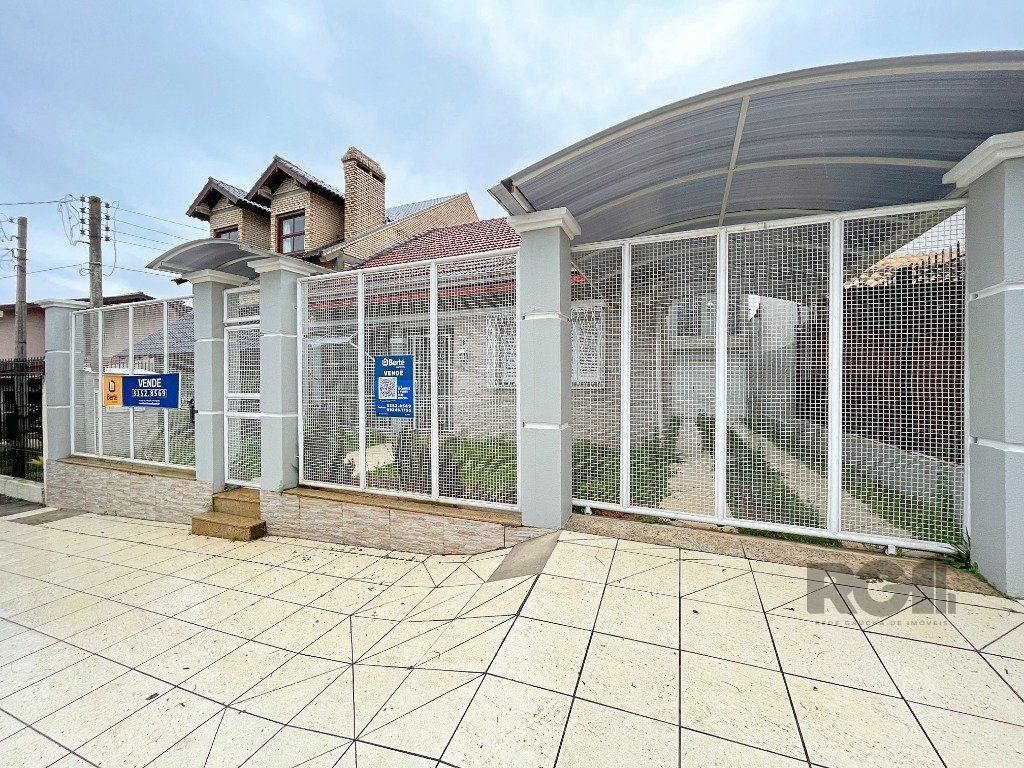 Casa à venda com 290m², 3 quartos, 1 suíte, 6 vagas no bairro Teresópolis em Porto Alegre