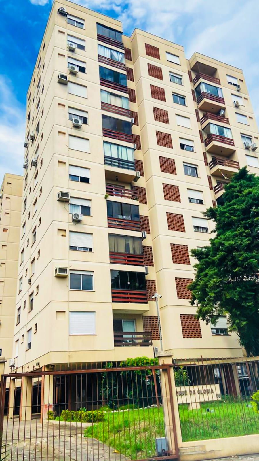 APTO DE 1 DORM, EM ANDAR ALTO, BEM ILUMINADO E AREJADO, COM BOX ROTATIVO. PROXIMO À TERCEIRA PERIMETRAL